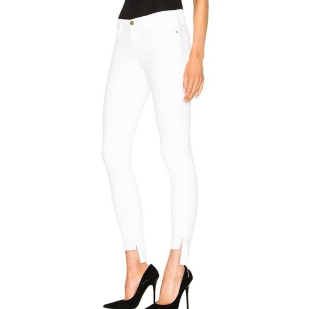Frame Le Skinny de Jeanne Blanc Raw Stagger Hem Jeans